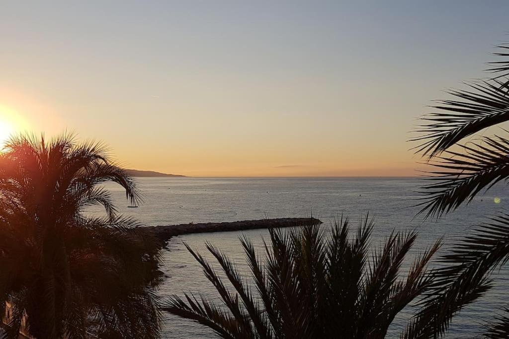 Appartement Bord De Mer Avec Garage Ментона Экстерьер фото