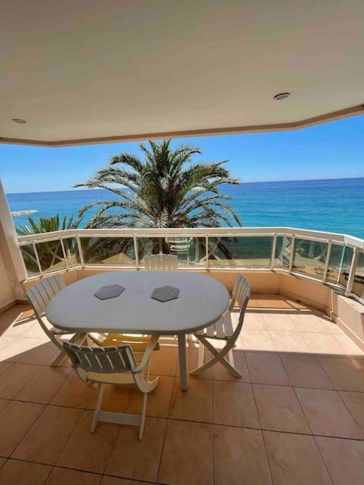 Appartement Bord De Mer Avec Garage Ментона Экстерьер фото